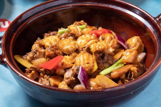 火锅店吃的有黄有稠的花胶鸡锅 2026年火锅店的花胶鸡汤 浓稠