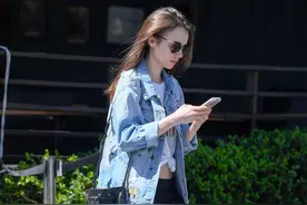 街拍：又酷又飒的牛仔外套美女，霸气又性感的可人儿图片