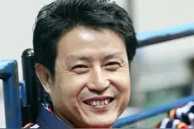 母亲早逝父亲陈忠和再娶，她被寄养长大，与父亲化解隔阂有泪水图片