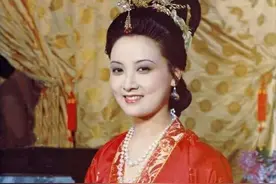 王熙凤为人黑白分明，为何明知秦可卿品行不端，仍拿她当闺蜜？图片