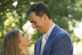 1米7的莱蒂齐亚被国王环腰搂在怀里，结婚17年还这么甜，有啥秘诀图片