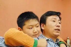 白岩松培养出学霸儿子，育儿方式被称赞，一定要让孩子吃这2种苦图片