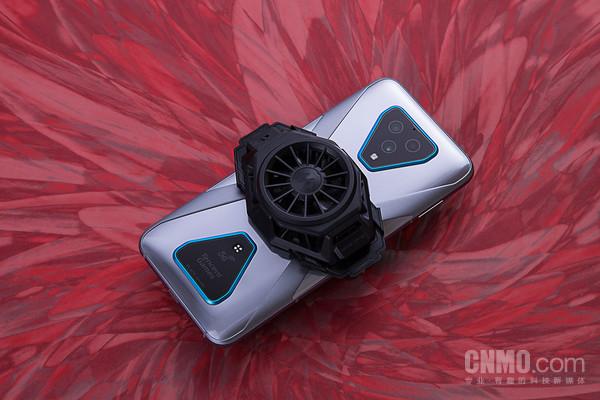 腾讯黑鲨游戏手机3系列评测：它活成了玩家心目中的模样