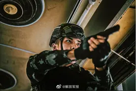 军校学员毕业照，太太太太太酷了图片