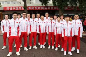 出发！国乒正式出征东京奥运会，刘国梁带领15人代表团合影留念图片