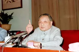 裁军大事谁来主持？邓公站了出来说到：他可以胜任图片