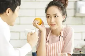 我发现了妻子那些令人呕心的秘密证据，要不要跟她离婚图片