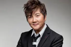 歌坛地位不输汪峰，抛妻弃子一手好牌打稀烂，如今51岁怎样了？图片