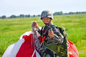 走，一起去跳伞！图片