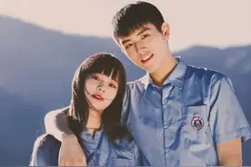 陈凯歌儿子陈飞宇早恋？穿欧阳娜娜喜欢样式，被扒出多款情侣同款图片
