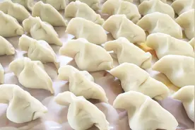 萝卜饺子好吃有秘诀，调馅发面是关键，皮薄馅大，1顿3碗不够吃视频封面