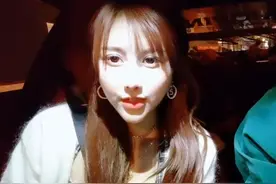 斗鱼户外一姐获神豪赠送保时捷超跑 遭指责开夫妻店骗钱爆发节奏图片