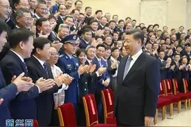 与总书记合影，这位云南人站在了C位图片
