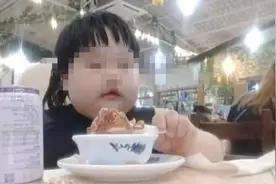 愤怒！3岁女孩被父母喂到70斤当“吃播”赚钱？平台最新回应图片