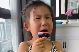 “你老婆打我”安徽一萌娃被打后，向爸爸告状，网友：告错对象了图片