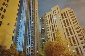 摩托罗拉edge s pro VS 荣耀v30pro 夜拍图片