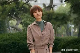 袁泉带火了一种穿法，叫“衬衣+阔腿裤”，很适合四五十岁的女人图片