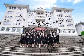 法医学生拍下这组毕业照，看到的网友都说：太硬核图片