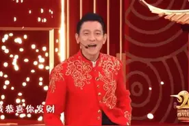 60岁刘德华搭档24岁王一博唱《恭喜发财》，全息投影没来现场图片