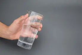 千滚水和隔夜水会致癌吗？听听专家的意见吧图片