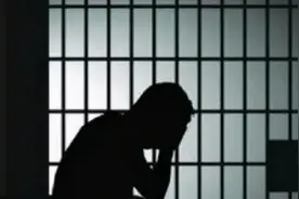 前途漫漫，青少年朋友千万不要行错路、踏错步图片
