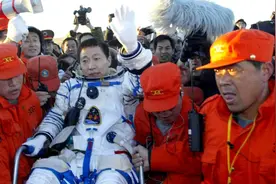 宇航员在太空生活3个月，返回后被抬出，因为身体“发生了变化”图片