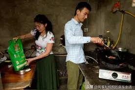 36岁女白领相亲被40岁二婚男嫌弃，最后嫁给了29岁的农村小伙图片