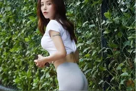 小说：我和同事聚餐看到寡嫂深夜打扮漂亮去幽会圣地，我偷偷跟上图片