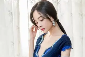 李小璐清纯气质真好，穿深V长裙身材火辣，人美衣靓惹人爱图片
