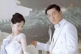 胡歌宋轶拍“婚纱照”：当宋轶贴近时，胡歌的反应真实了图片