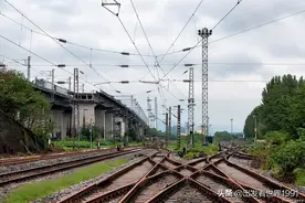 火车站站台和铁轨数量的区别 看完你就明白了图片