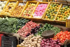 35岁的我，开水果摊年入30万，全靠不关心价格的年轻人图片