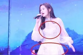 关晓彤摆脱粗腰噩梦，在家苦练小蛮腰，接地气锻炼法值得一试图片
