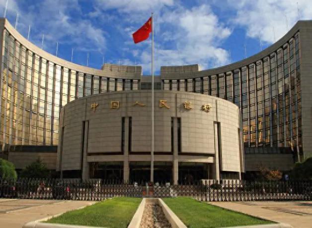 借记卡和储蓄卡的区别是，借记卡和储蓄卡的区别是什么 配图02