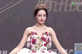 星光红毯颜值大赏：杨紫难逃显壮魔咒，热巴穿婚纱似人间富贵花图片