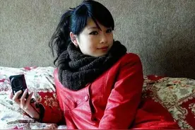 山村出现神秘女人，不吃不喝不睡觉，吓坏村民，女儿却习以为常图片