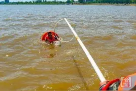 「远离溺水 安全早知道」水中自救、溺水施救……见义勇为必备技能图片