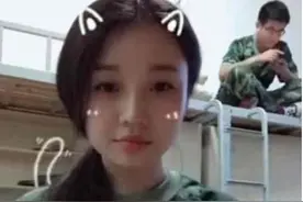 女大学生曝宿舍自拍照，上铺竟惊现“兄弟”？网友不淡定了图片