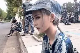 女生在军训时，教官总喜欢盯着你看？学姐：这3个原因要早知图片