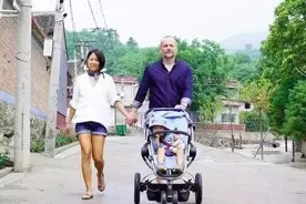 老外对中国一见钟情，娶了个中国太太，爆改乡下房子把日子过成诗图片