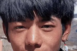 别“抢”丁真了，军营有像他一样帅的康巴汉子图片