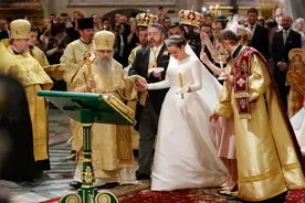 俄举行百年首个王室婚礼！新郎要恢复君主制当沙皇？普京：想得美图片