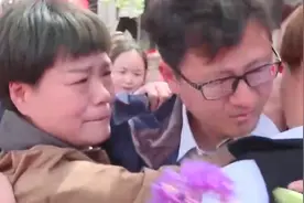 老人儿子走丢后找回一个一模一样的，34年后，真儿子却找了回来图片