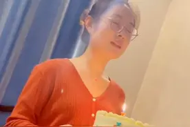 山东一女子过生日，许愿环节话没说完蜡烛就灭了，蜡烛：誓死不从图片