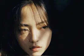 薇薇安长发写真，黑白大赏图片