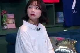 阿森纳还能不能拿三分？这位韩国美女球迷在佛前苦苦求了一千遍！她为兵工厂祈福疯狂磕头视频点击量达数十万图片