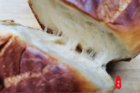 用模具制作吐司，内部蓬松暄软，结构也挺细腻，只可惜外观过火了图片