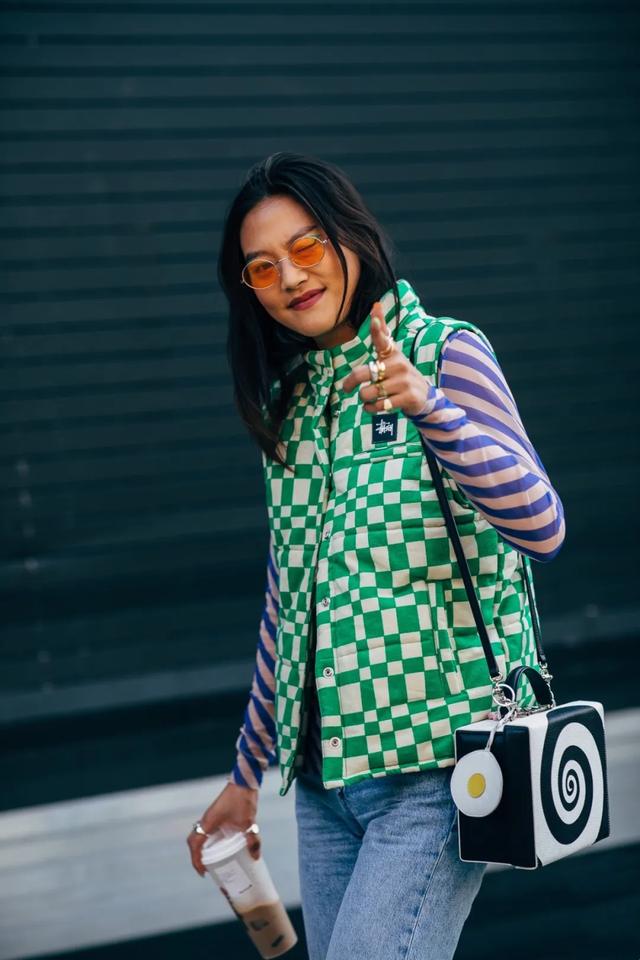 女明星秋季撞衫的第一件单品,我再也不说它鸡肋了