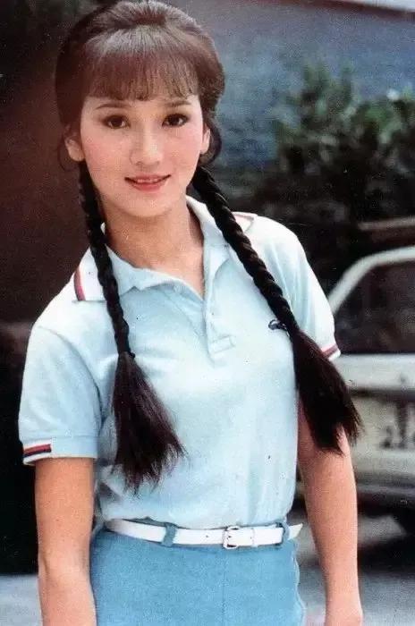 赵雅芝的传奇情史，因私藏情书导致婚姻破裂，再婚后赢得幸福人生