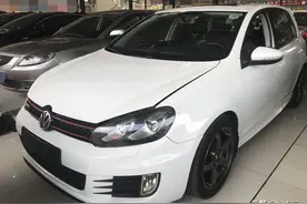 6万买一辆大众高尔夫值吗？拆开仪表台，这台小钢炮让我一脸懵逼图片